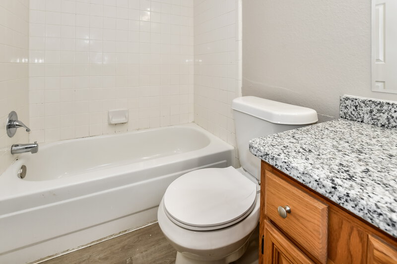 2,050/Mo, 2508 Harvest Moon Dr Fort Worth, TX 76123 Bathroom View