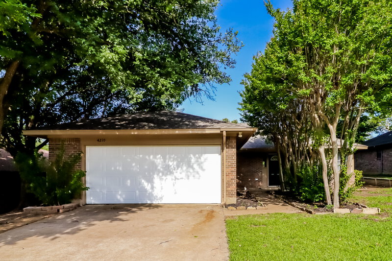 2,435/Mo, 4210 Pleasant Oaks Ct Arlington, TX 76016 External View