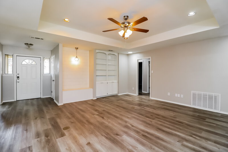 2,435/Mo, 4210 Pleasant Oaks Ct Arlington, TX 76016 Living Room View