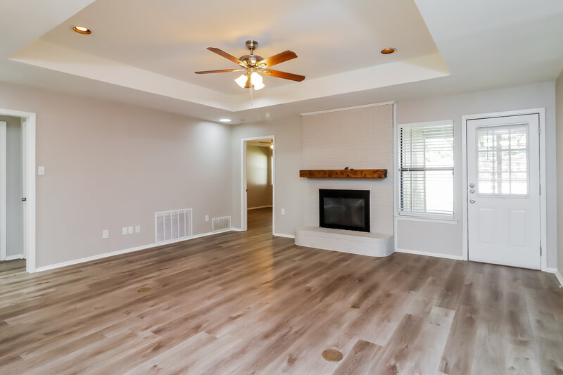 2,435/Mo, 4210 Pleasant Oaks Ct Arlington, TX 76016 Living Room View 3