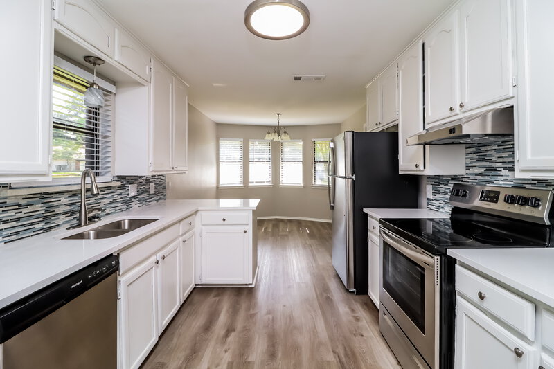 2,435/Mo, 4210 Pleasant Oaks Ct Arlington, TX 76016 Kitchen View