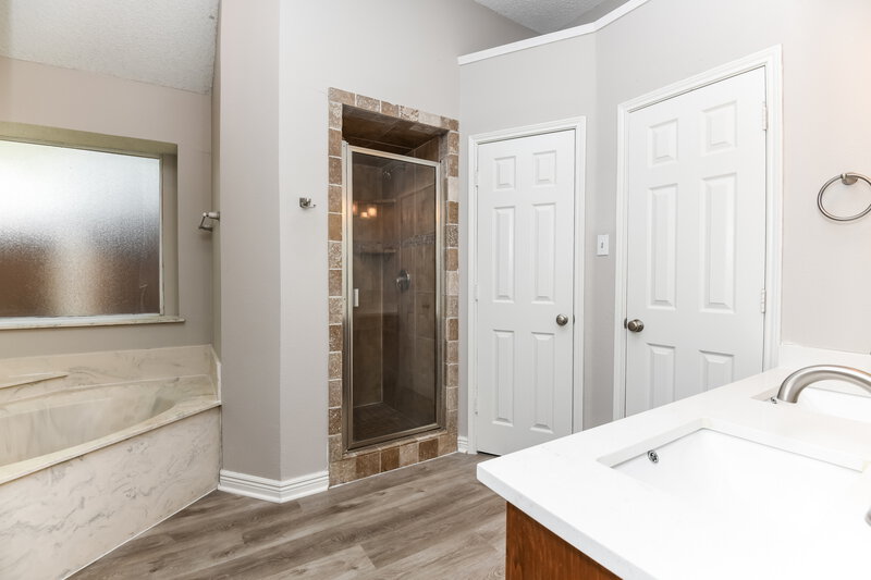 2,350/Mo, 2127 Stoneridge Dr Keller, TX 76248 Main Bathroom View