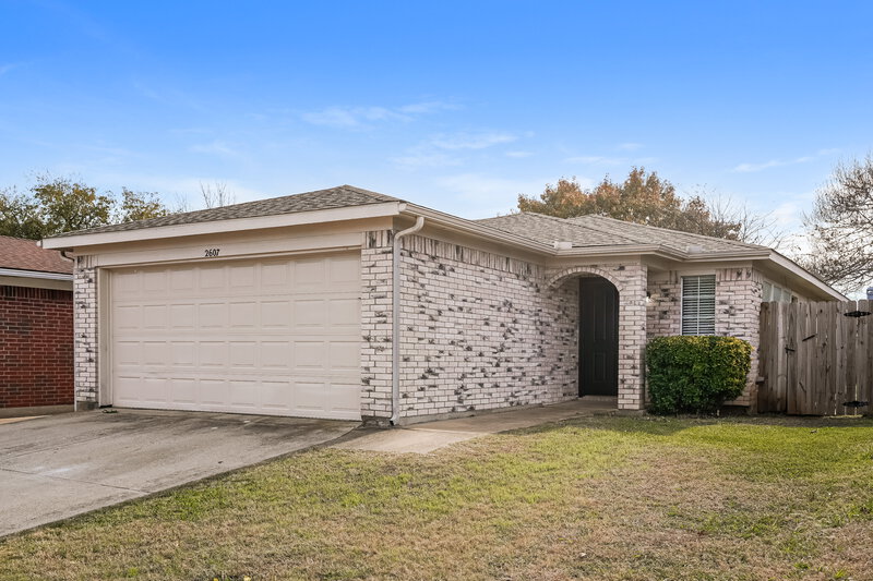 1,695/Mo, 2607 Whitehurst Dr Fort Worth, TX 76133 Front View