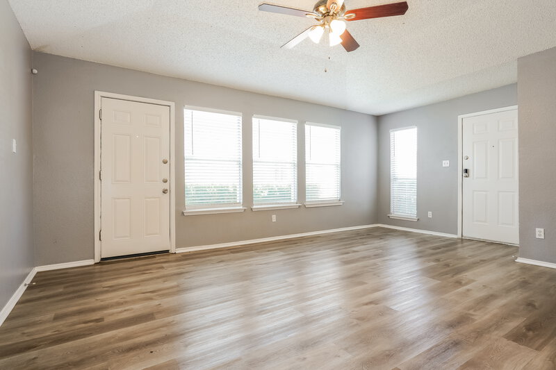1,695/Mo, 2607 Whitehurst Dr Fort Worth, TX 76133 Living Room View