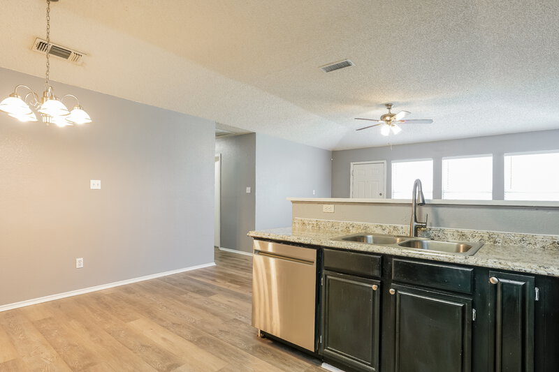 1,695/Mo, 2607 Whitehurst Dr Fort Worth, TX 76133 Kitchen View