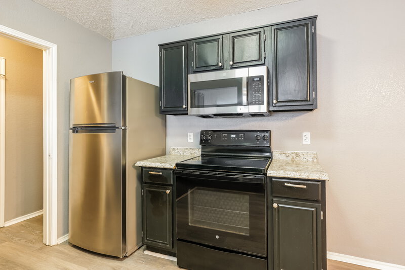 1,695/Mo, 2607 Whitehurst Dr Fort Worth, TX 76133 Kitchen View 3