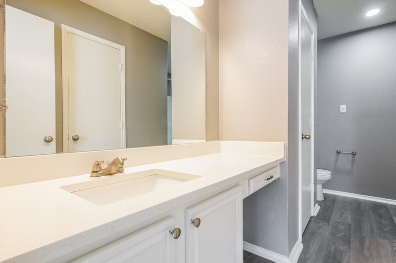 1,695/Mo, 2607 Whitehurst Dr Fort Worth, TX 76133 Main Bathroom View