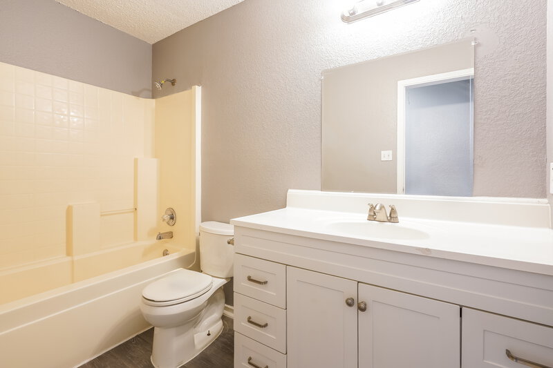 1,695/Mo, 2607 Whitehurst Dr Fort Worth, TX 76133 Bathroom View
