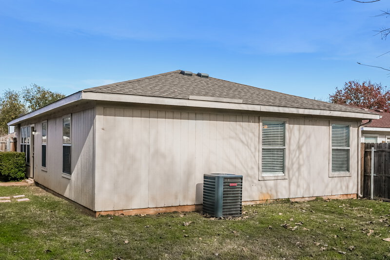 1,695/Mo, 2607 Whitehurst Dr Fort Worth, TX 76133 Rear View