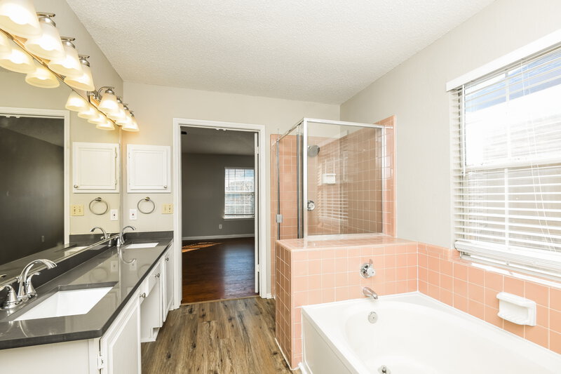 2,410/Mo, 3205 Clovermeadow Dr Fort Worth, TX 76123 Main Bathroom View