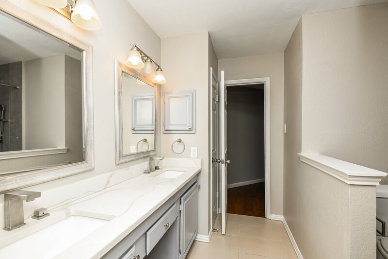 2,410/Mo, 3205 Clovermeadow Dr Fort Worth, TX 76123 Bathroom View