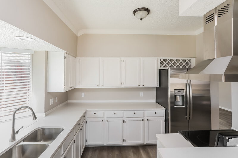 2,300/Mo, 2001 Valley Falls Ave Mesquite, TX 75181 Kitchen View 2