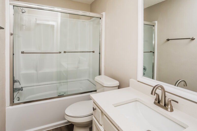 2,300/Mo, 2001 Valley Falls Ave Mesquite, TX 75181 Bathroom View