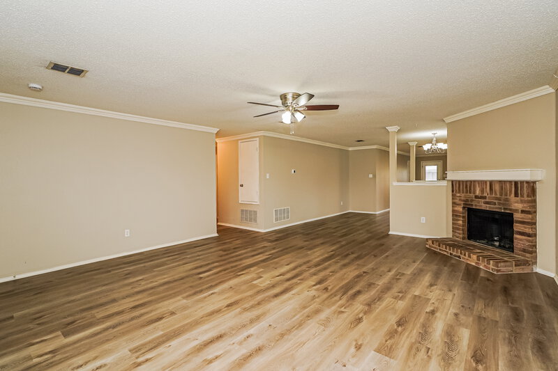 1,905/Mo, 2724 Woodlake Pkwy Little Elm, TX 75068 Living Room View