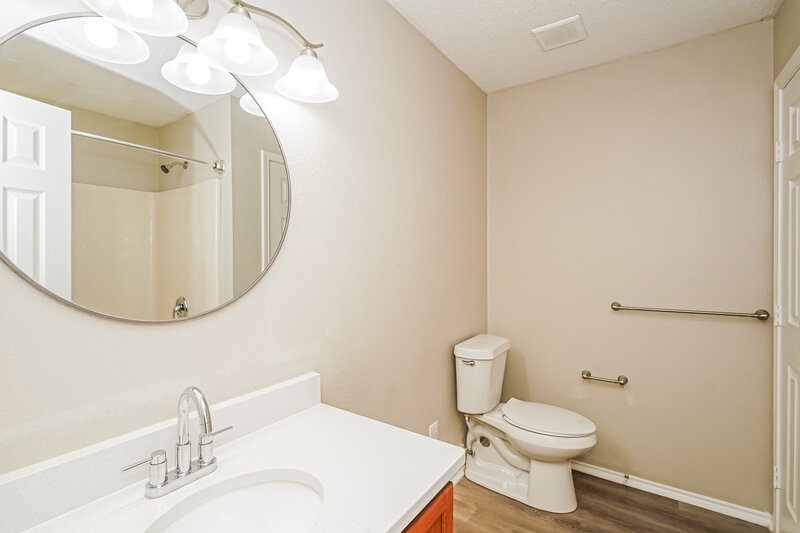 1,905/Mo, 2724 Woodlake Pkwy Little Elm, TX 75068 Main Bathroom View