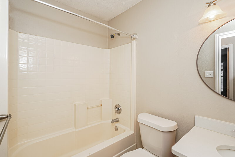 1,905/Mo, 2724 Woodlake Pkwy Little Elm, TX 75068 Bathroom View