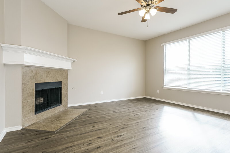 2,650/Mo, 521 Roundrock Ln Fort Worth, TX 76140 Living Room View
