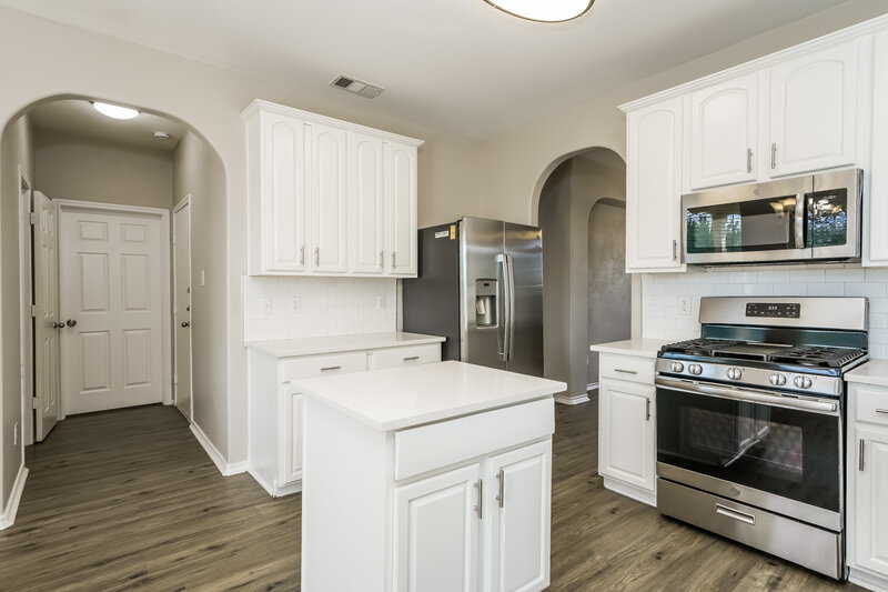 2,650/Mo, 521 Roundrock Ln Fort Worth, TX 76140 Kitchen View