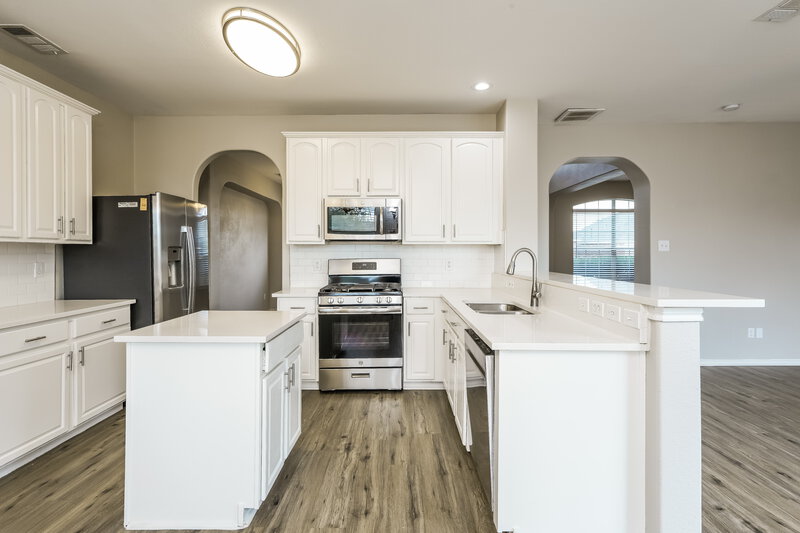 2,650/Mo, 521 Roundrock Ln Fort Worth, TX 76140 Kitchen View 3