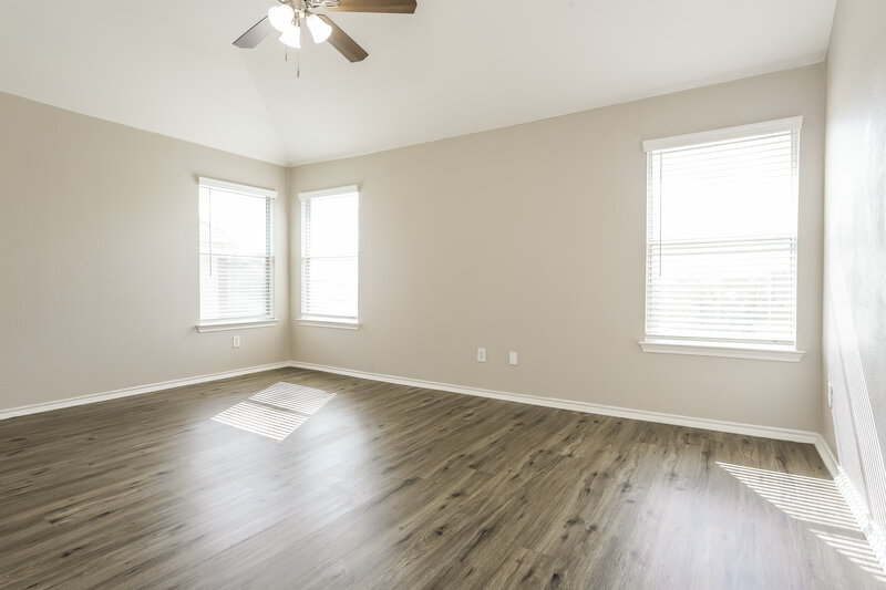 2,650/Mo, 521 Roundrock Ln Fort Worth, TX 76140 Main Bedroom View