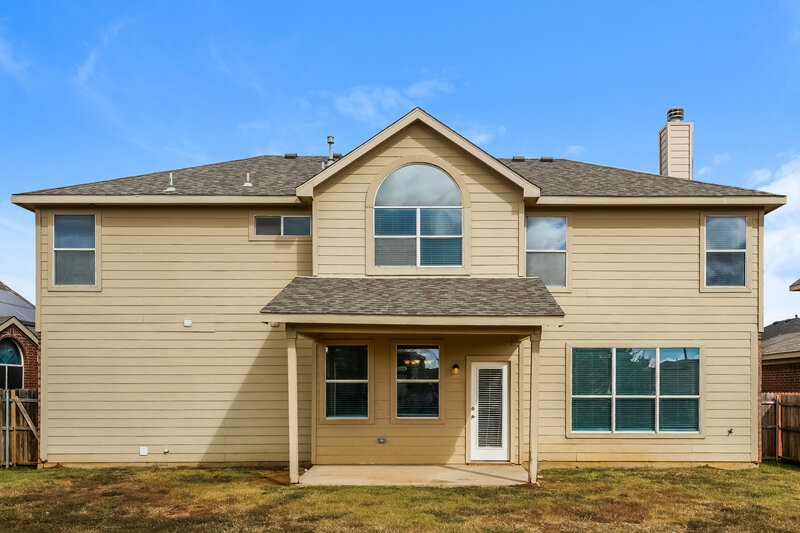 2,650/Mo, 521 Roundrock Ln Fort Worth, TX 76140 Rear View