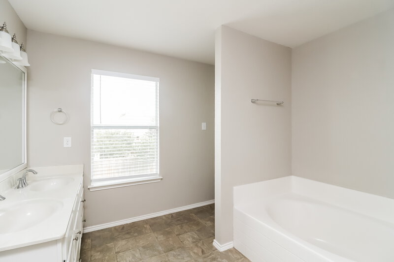 2,575/Mo, 3424 Cayman Dr Fort Worth, TX 76123 Main Bathroom View