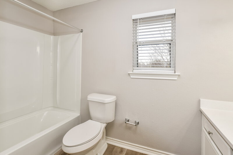 2,555/Mo, 2529 Tiber River Ln Grand Prairie, TX 75052 Bathroom View