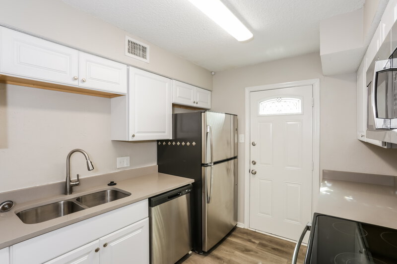 1,975/Mo, 132 Callender Dr Fort Worth, TX 76108 Kitchen View