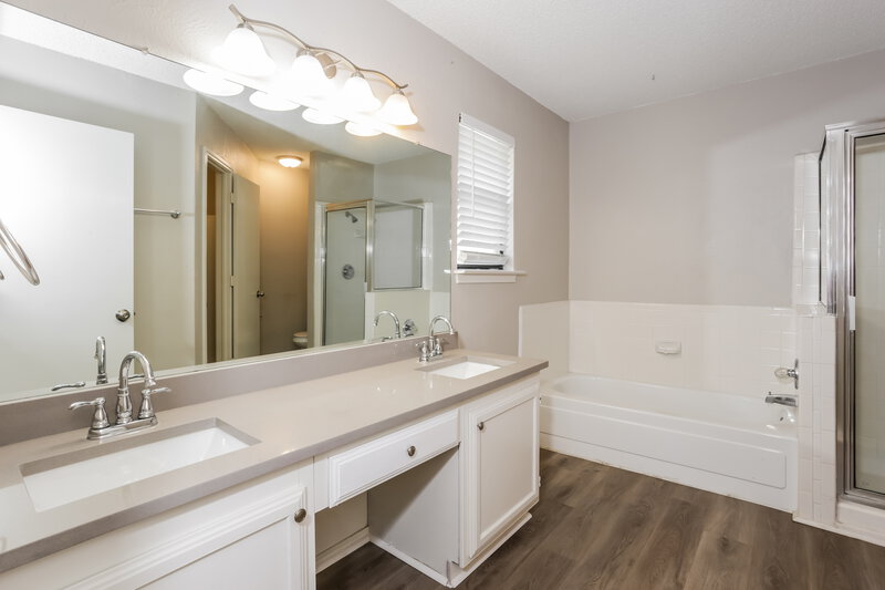 1,975/Mo, 132 Callender Dr Fort Worth, TX 76108 Main Bathroom View