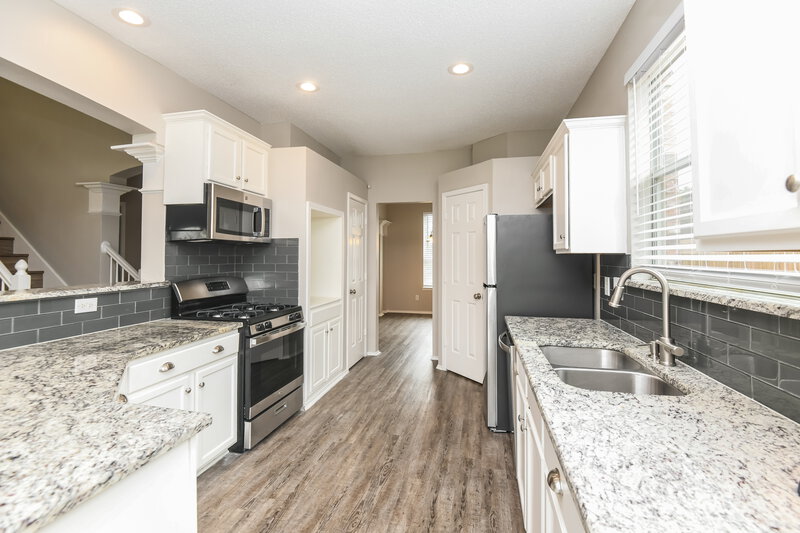 2,975/Mo, 439 Euless Dr Cedar Hill, TX 75104 Kitchen View 2