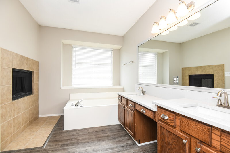 2,975/Mo, 439 Euless Dr Cedar Hill, TX 75104 Main Bathroom View