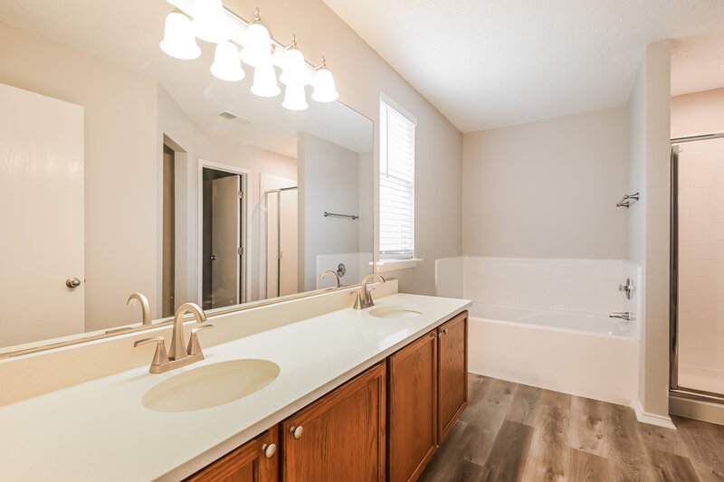 2,790/Mo, 2001 Purdue Dr Glenn Heights, TX 75154 Main Bathroom View