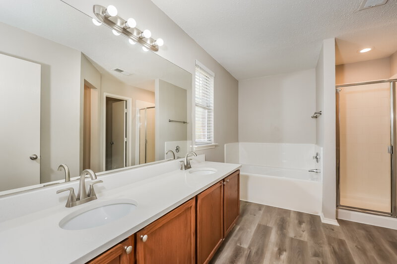 2,470/Mo, 2001 Purdue Dr Glenn Heights, TX 75154 Main Bathroom View