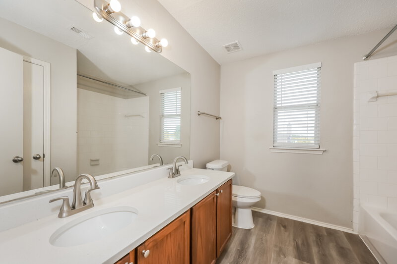 2,470/Mo, 2001 Purdue Dr Glenn Heights, TX 75154 Bathroom View