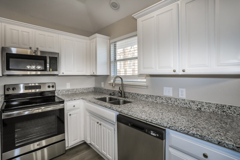 3,220/Mo, 7537 Arbor Park Dr Fort Worth, TX 76120 Kitchen View