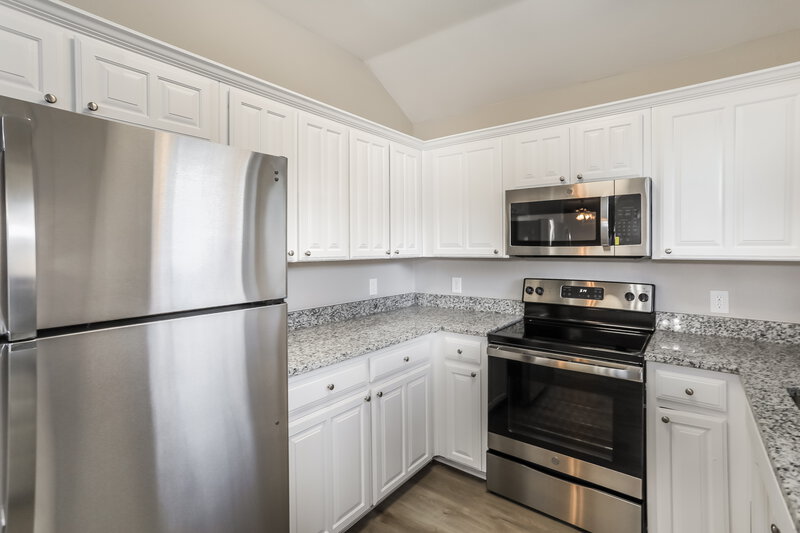 3,220/Mo, 7537 Arbor Park Dr Fort Worth, TX 76120 Kitchen View 2