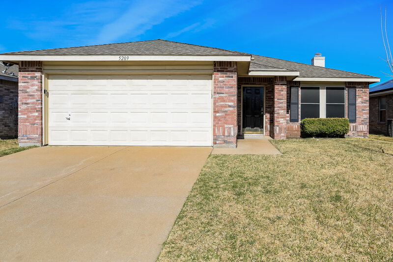 2,275/Mo, 5209 Royal Burgess Dr Fort Worth, TX 76135 External View