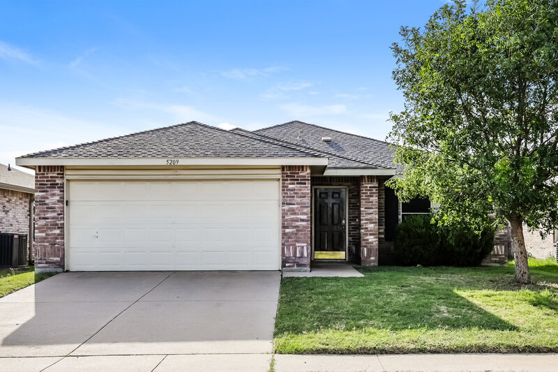 2,160/Mo, 5209 Royal Burgess Dr Fort Worth, TX 76135 External View