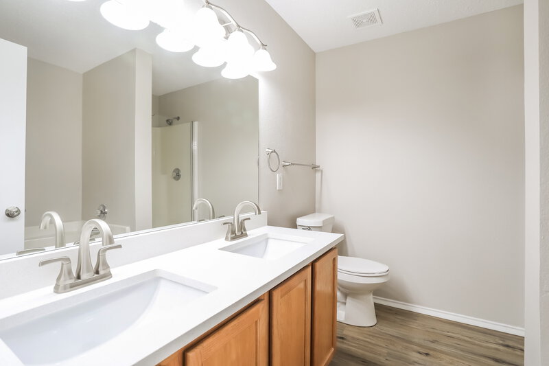 2,275/Mo, 5209 Royal Burgess Dr Fort Worth, TX 76135 Main Bathroom View