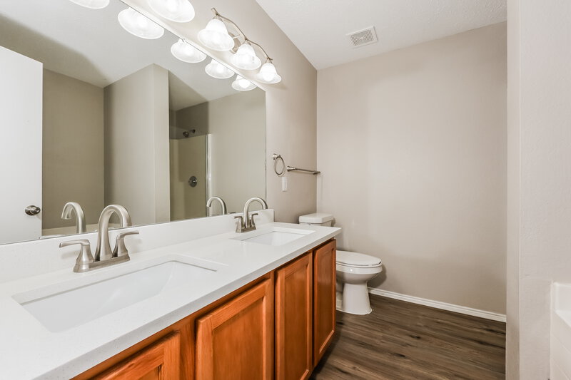 2,160/Mo, 5209 Royal Burgess Dr Fort Worth, TX 76135 Main Bathroom View