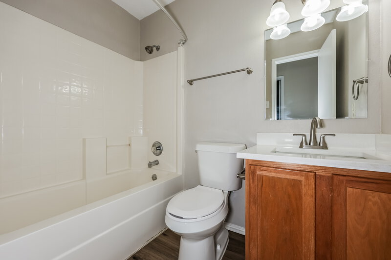 2,160/Mo, 5209 Royal Burgess Dr Fort Worth, TX 76135 Bathroom View