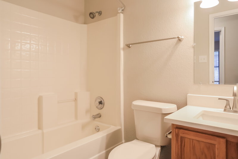 2,275/Mo, 5209 Royal Burgess Dr Fort Worth, TX 76135 Bathroom View