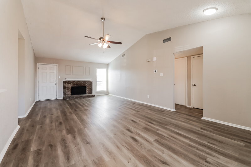 2,040/Mo, 707 Bryan Pl Seagoville, TX 75159 Living Room View 2