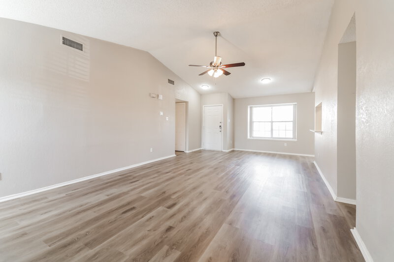 2,040/Mo, 707 Bryan Pl Seagoville, TX 75159 Living Room View 3