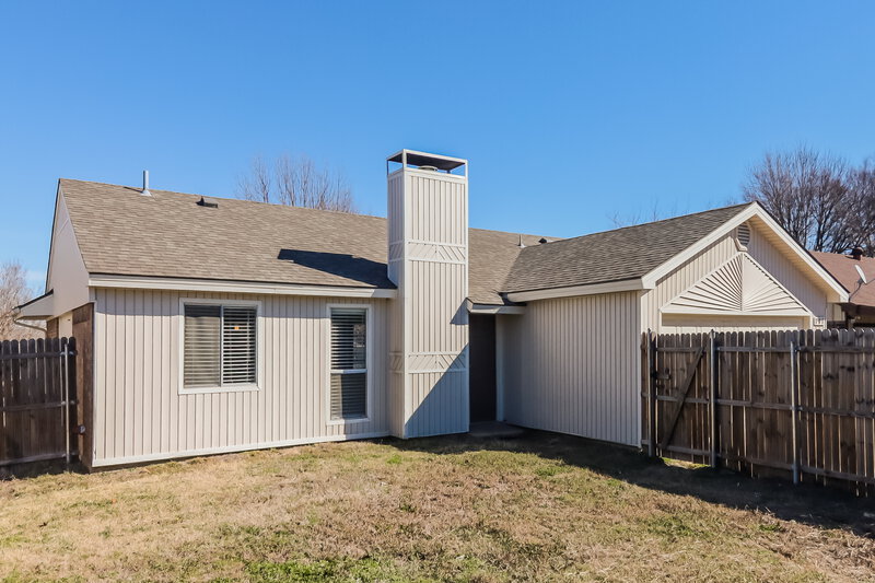 2,040/Mo, 707 Bryan Pl Seagoville, TX 75159 Rear View