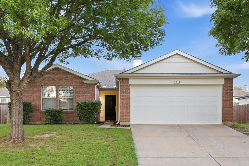 2,140/Mo, 1918 Notre Dame Glenn Heights, TX 75154 External View