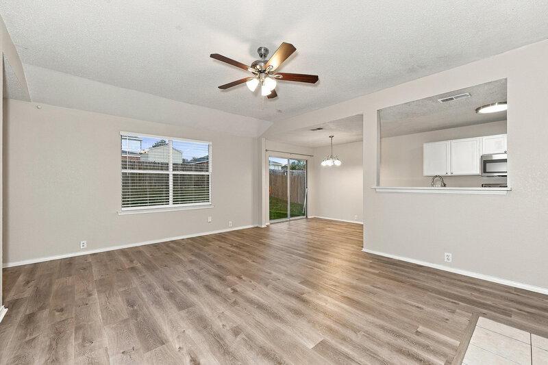 2,140/Mo, 1918 Notre Dame Glenn Heights, TX 75154 Living Room View