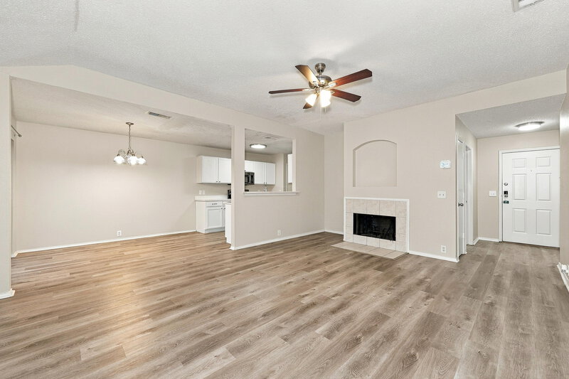 2,140/Mo, 1918 Notre Dame Glenn Heights, TX 75154 Living Room View 2