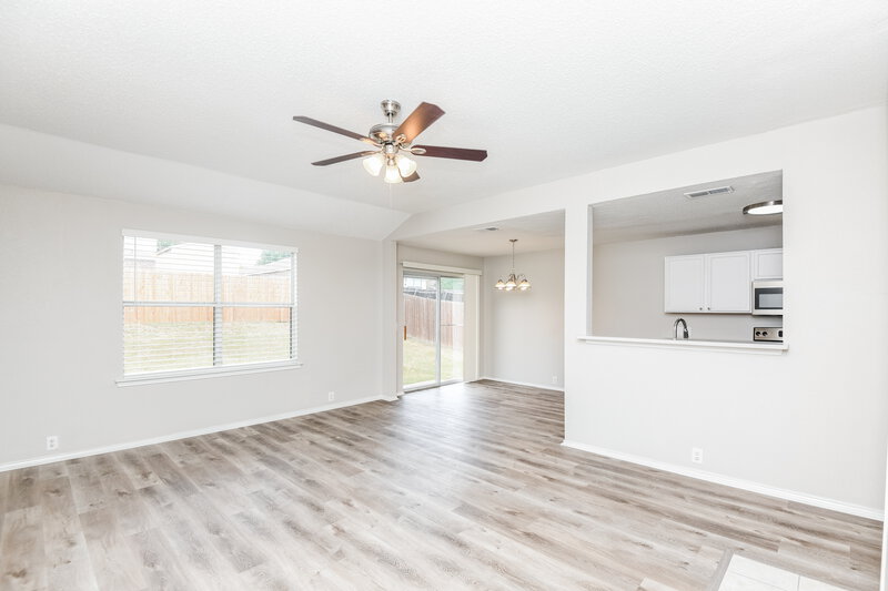 2,140/Mo, 1918 Notre Dame Glenn Heights, TX 75154 Living Room View 3