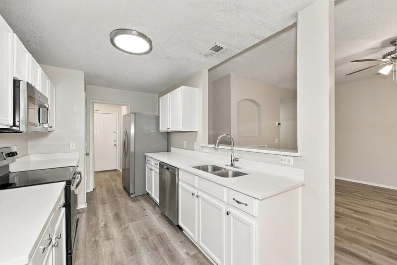 2,140/Mo, 1918 Notre Dame Glenn Heights, TX 75154 Kitchen View